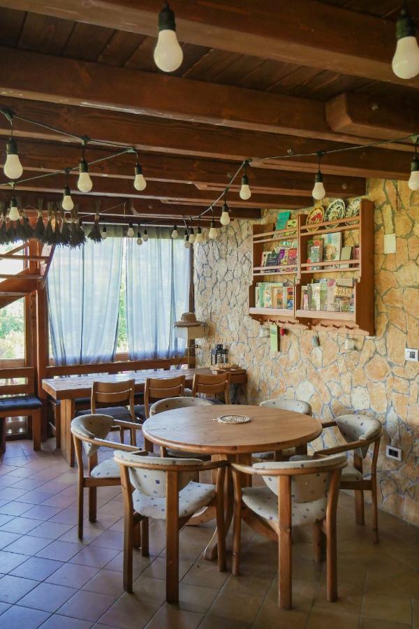 Rose Hip Hill Farm Bed & Breakfast Valea Tirnei Bagian luar foto