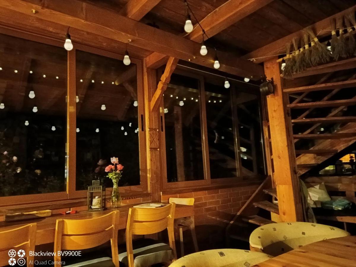Rose Hip Hill Farm Bed & Breakfast Valea Tirnei Bagian luar foto