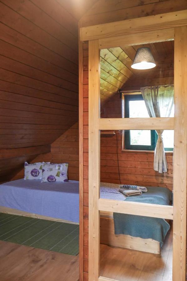 Rose Hip Hill Farm Bed & Breakfast Valea Tirnei Bagian luar foto
