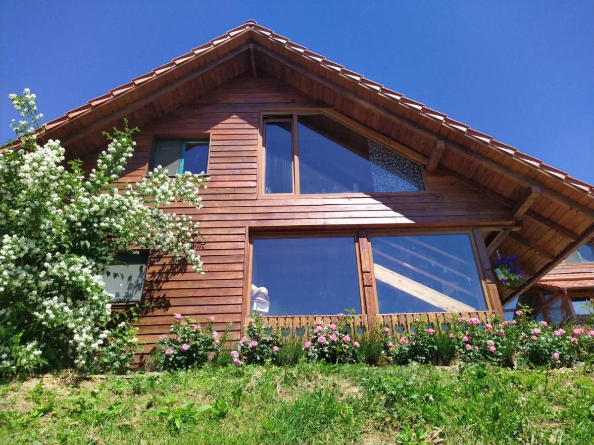 Rose Hip Hill Farm Bed & Breakfast Valea Tirnei Bagian luar foto